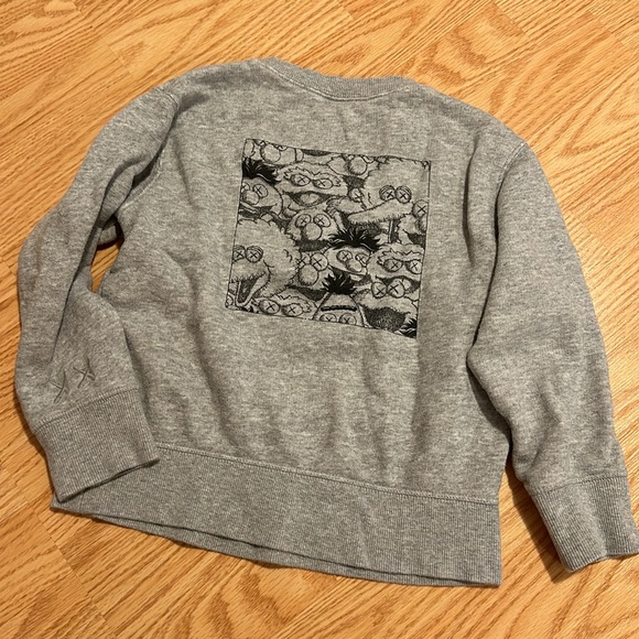 Uniqlo x KAWS Kids Sweatshirt - Picture 3 of 3